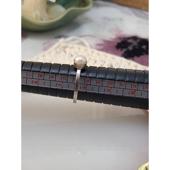 Sterling Silver Pearl Ring Size 7.5 Classic White Gem Minimalist Jewelry - Picture 5 of 7